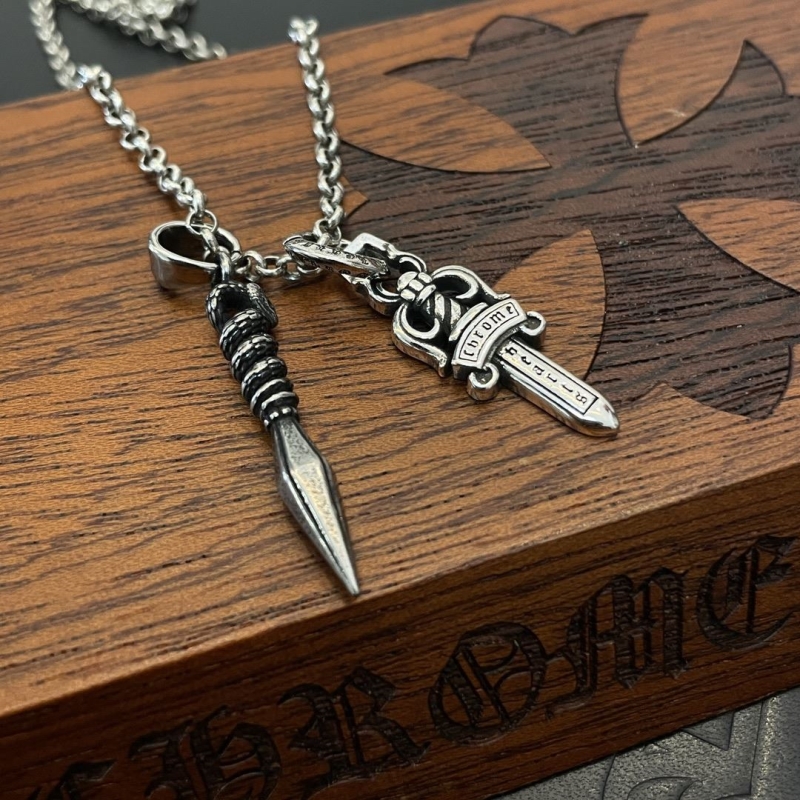 Ch*0me He**ts necklaces